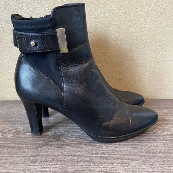 As seen on Kate Middleton AQUATALIA Royal Rouge Weatherproof Ankle Bootie size 9 - Picture 9 of 10